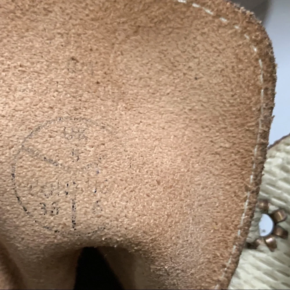 DR. MARTEN’S tan and brown leather boots, 7_9